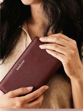 Lark & Ives Burgundy Wallet - Textured Leather NWOT gift Fall fashion